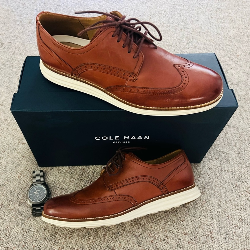 COLE HAAN -Men's ØriginalGrand Wingtip Oxfords - Size: 11 -Color: Woodbury/Ivory